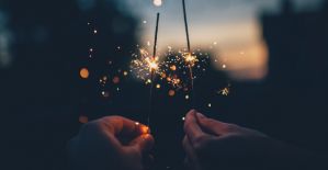 До Нового года осталось три, два...