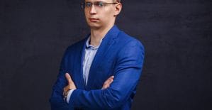 Таргет ВК захватили синие пиджаки